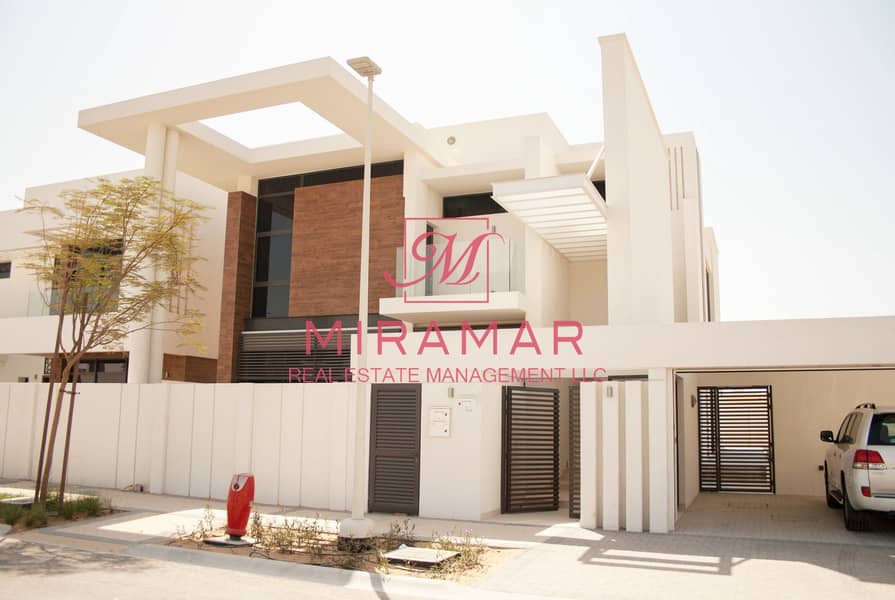 LARGE LUXURY 4B+MAIDS VILLA | WONDERFUL LOCATION | SMART LAYOUT