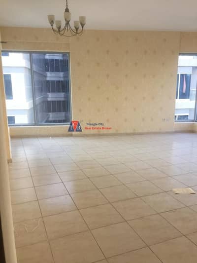 Vacant large corner 2 bed room sky court tower with balcony