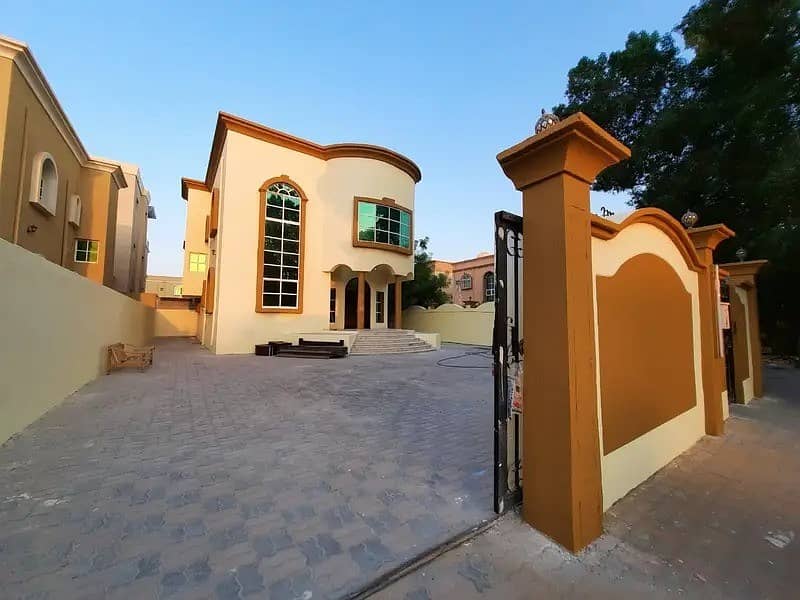 5 BEDROOMS VILLA  AVAILABLE IN ROWDA 3 IN A PRIME LOCATION RENT IS JUST  65K FOR ONE YEAR