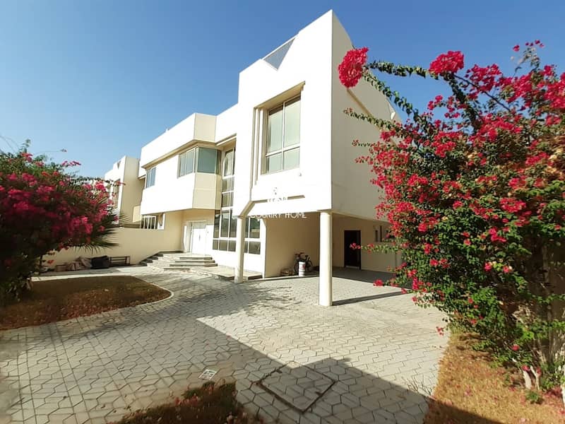 Renovated 4 bed | Private pool | Private Garden | Jumeirah 2