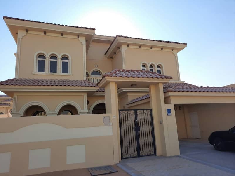 A new villa in Bawabt Al sharq, corner, with a driver room, next to the mall, with a spacious area