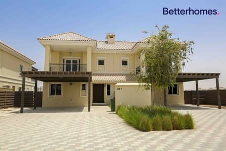 Luxury | Community View | Large Private Garden Luxury | Community View | Large Private Garden