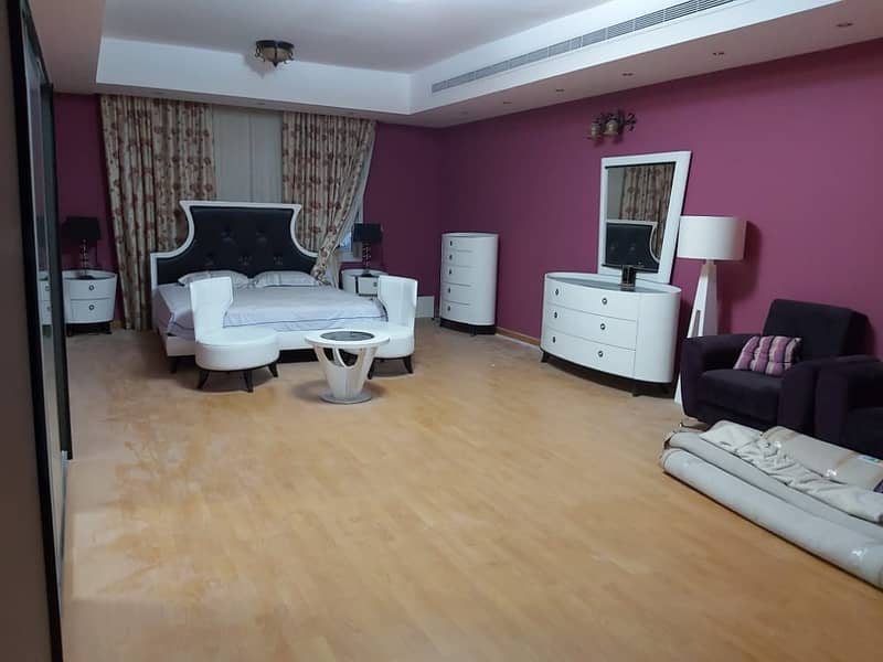 Luxurious villa for rent in Al Qarayen, Sharjah