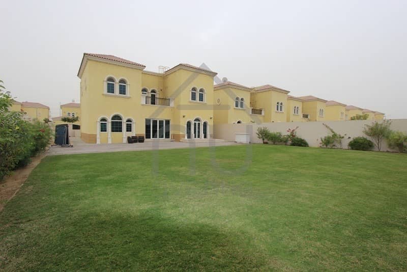 Large Corner Plot|Upgraded 3 Bedroom |Available Mid of Nov. Large Corner Plot|Upgraded 3 Bedroom |Available Mid of Nov.