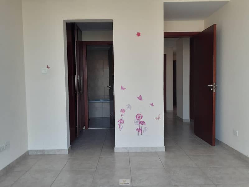 4 Spacious 2 Bedroom plus Study | Chiller Free | Parking