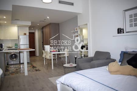 Fully Furnished with Stylish Fully Furnished with Stylish