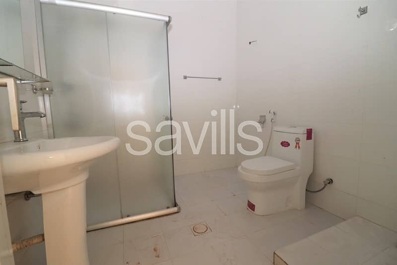 5 8BED VILLA ON THE MAIN ROAD IN RAFAA