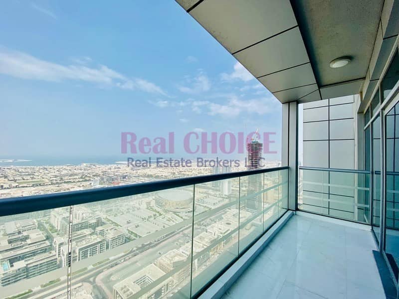 Luxury Penthouse |4 Br | Burj View l Big Balcony