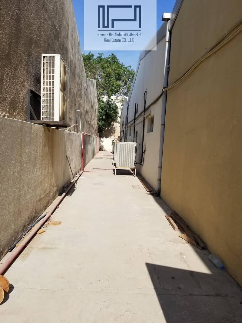 9 Spacious Commercial Warehouse in Deira near Gargash service center Direct from Landlord