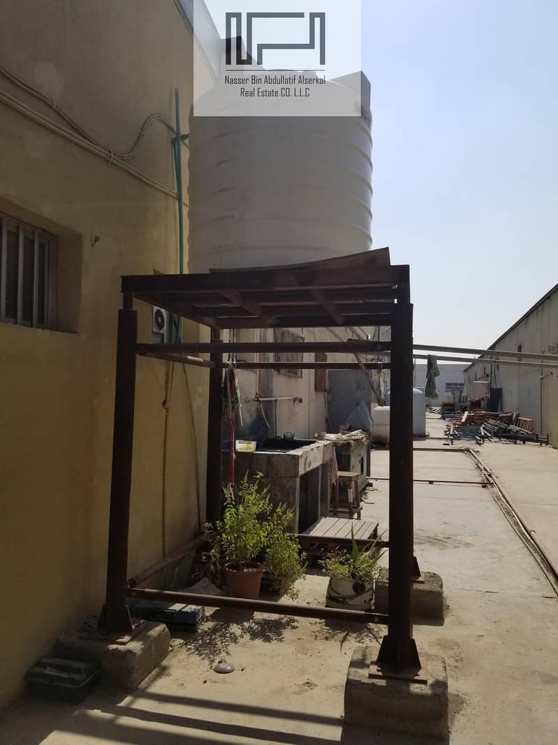 10 Spacious Commercial Warehouse in Deira near Gargash service center Direct from Landlord