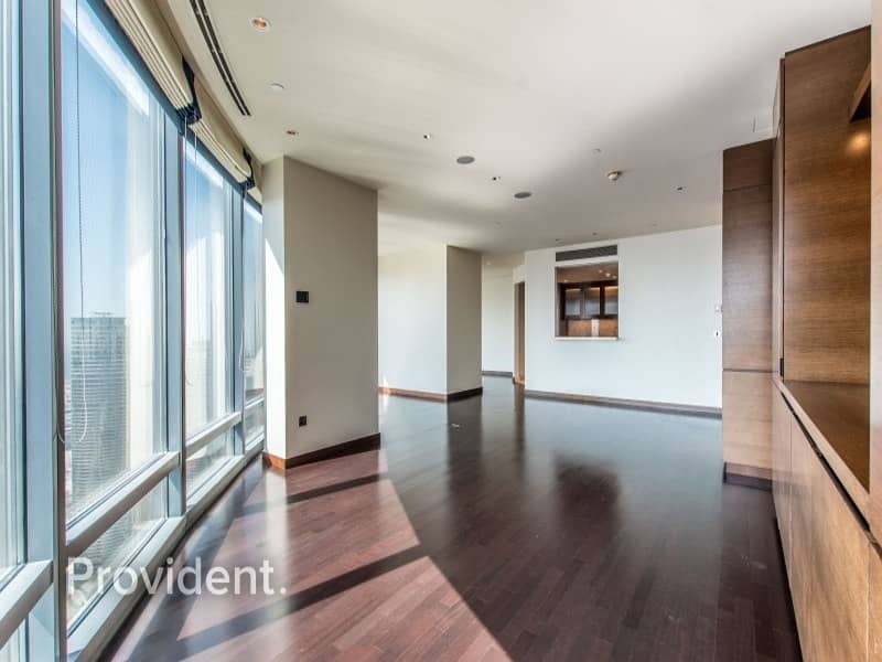 Above 60th Floor with Fountain Views|