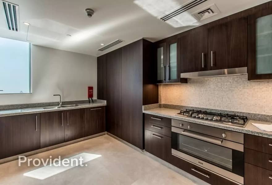 10 Ultra Spacious Living and Master | Closed kitchen