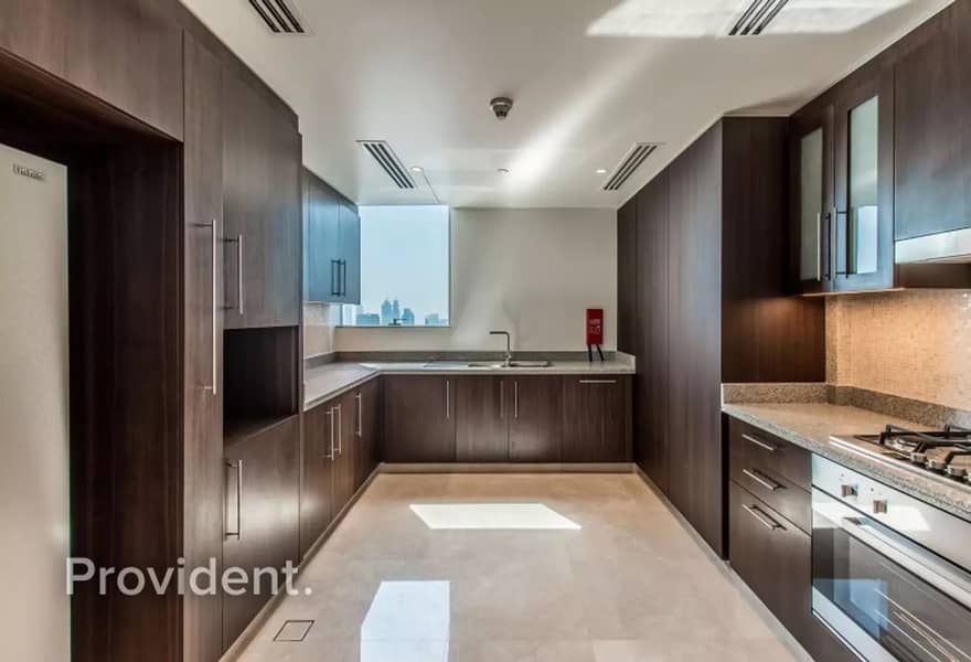 11 Ultra Spacious Living and Master | Closed kitchen