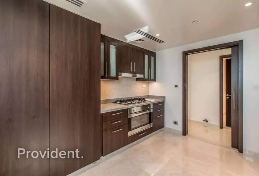 13 Ultra Spacious Living and Master | Closed kitchen