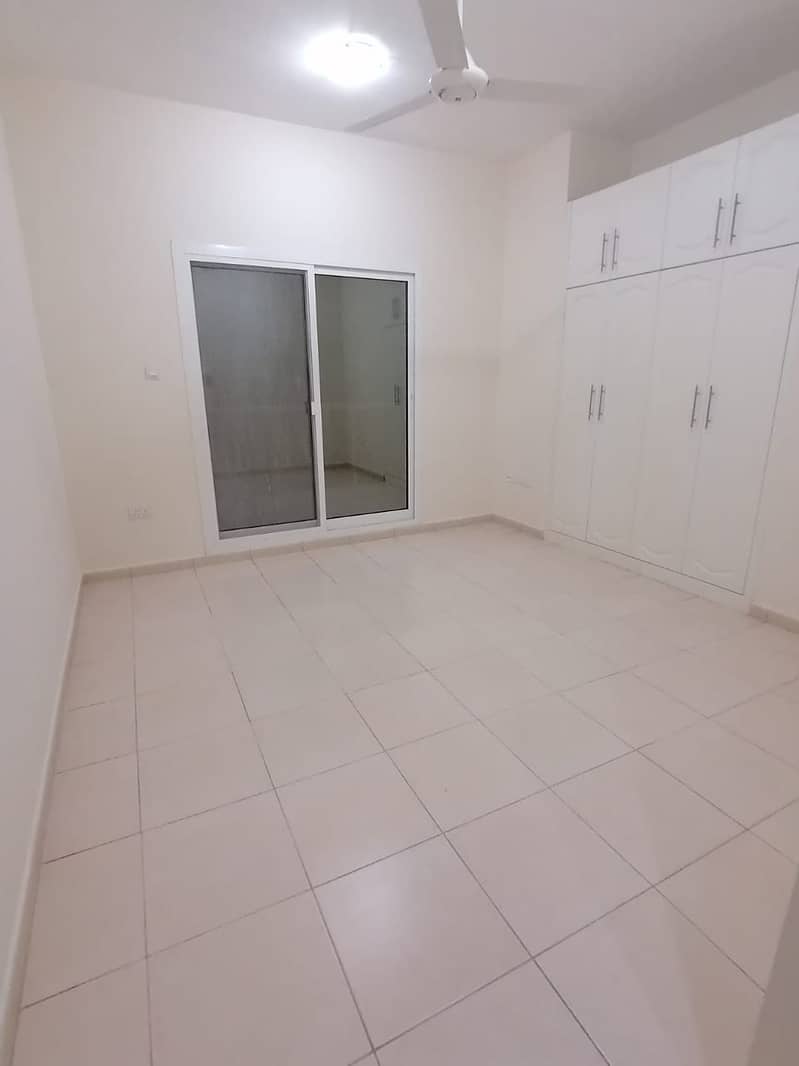 Affordable Rent 1BHK Closed Kitchen Built iN Wardrobes 2 Bath Just iN 29k