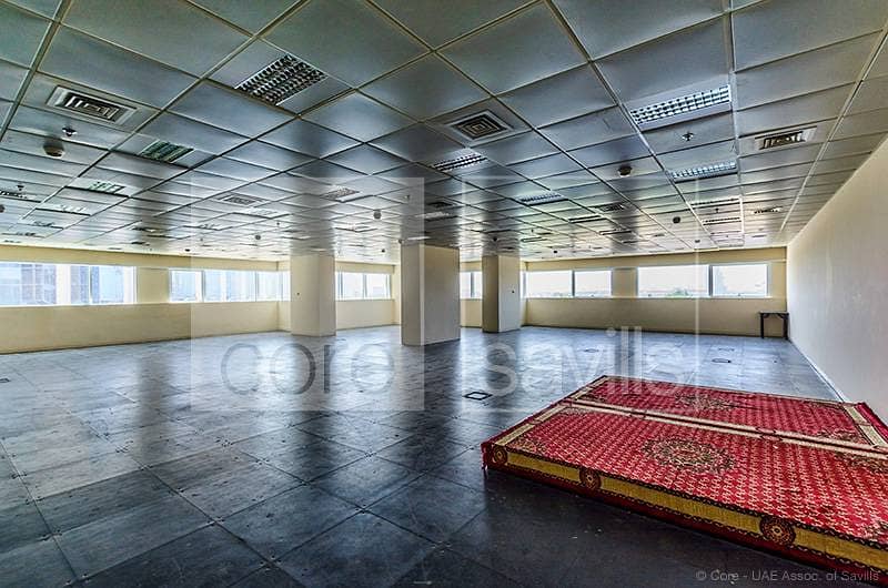 Well- located fitted office in Corniche Road
