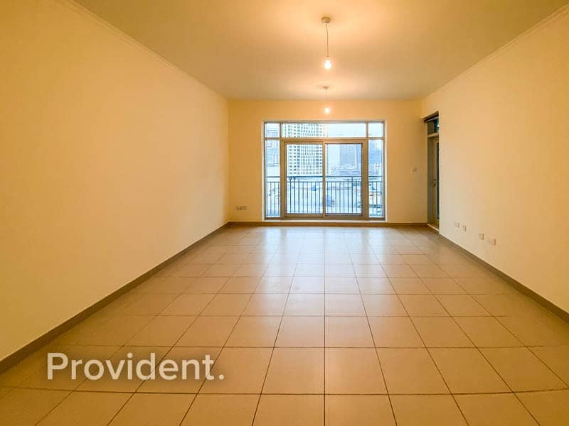 Spacious 1 Bedroom Apartment | Clean | Balcony