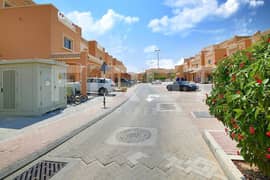 Vacant!!Up to 2 Cheques!Double Row Villa.