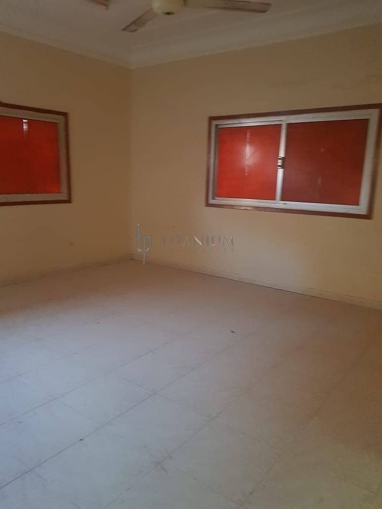 34 SUPER>> DEAL!! VILLA 3 BEDROOMS HALL MAJLIS OUT SIDE SMALL ROOM AND KITCHEN NEXT TO MASJID AL NAUIMEYA BEST DEAL.