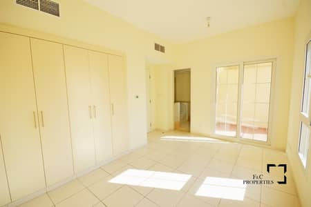 Upgraded Bathroom I 4M 2 Bed I Close to SHOPS Upgraded Bathroom I 4M 2 Bed I Close to SHOPS