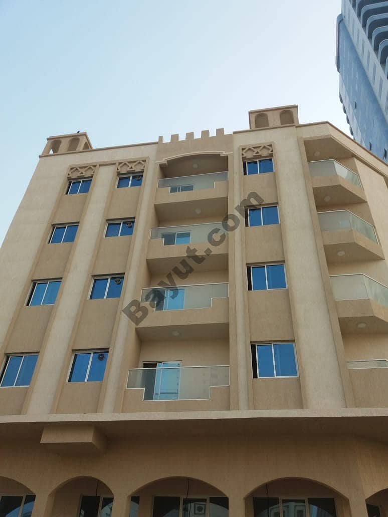 Aeeeeeee, ground building, 4 age, less than a year, the second row of Ajman Corniche, excellent finishing, excellent location, and excellent income to communicate via phone or WhatsApp 0558980512