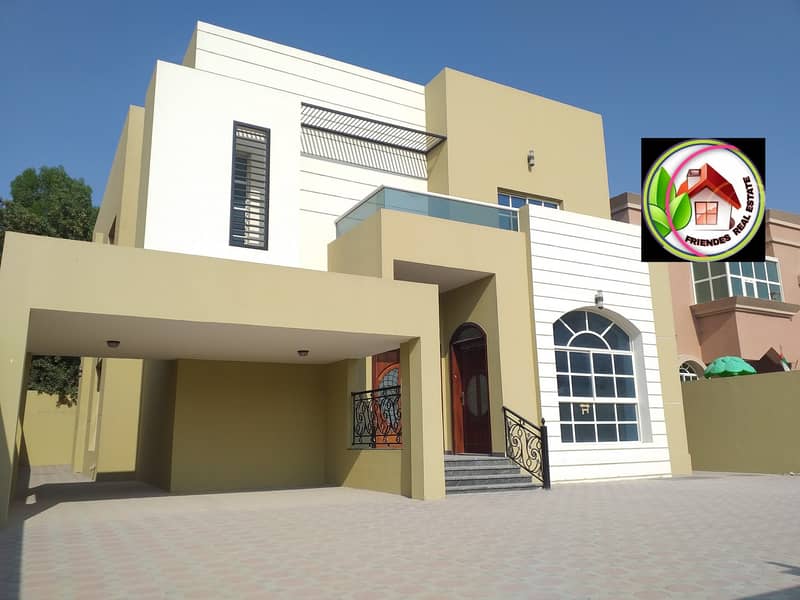Villa for sale at a very attractive price, large areas, in a privileged location, directly from the owner, with the possibility of bank financing for 25 years