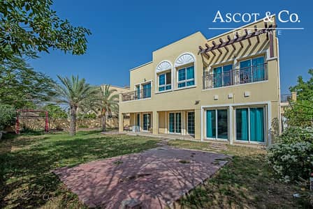 Large 5 bed + m|Family Room | View Today Large 5 bed + m|Family Room | View Today