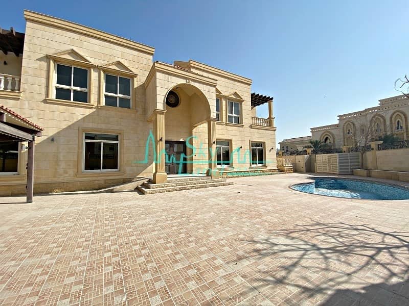 Grand 5 Bedroom Villa With A Private Pool