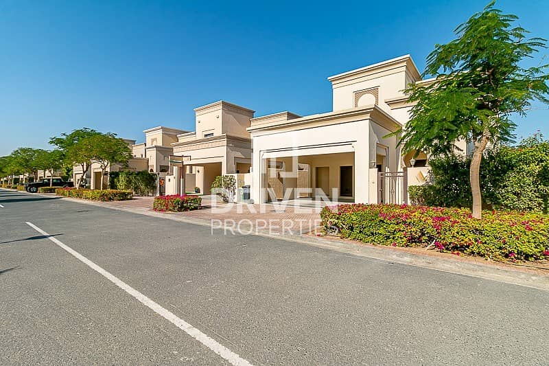 Spacious 3 Bed Villa with Community View