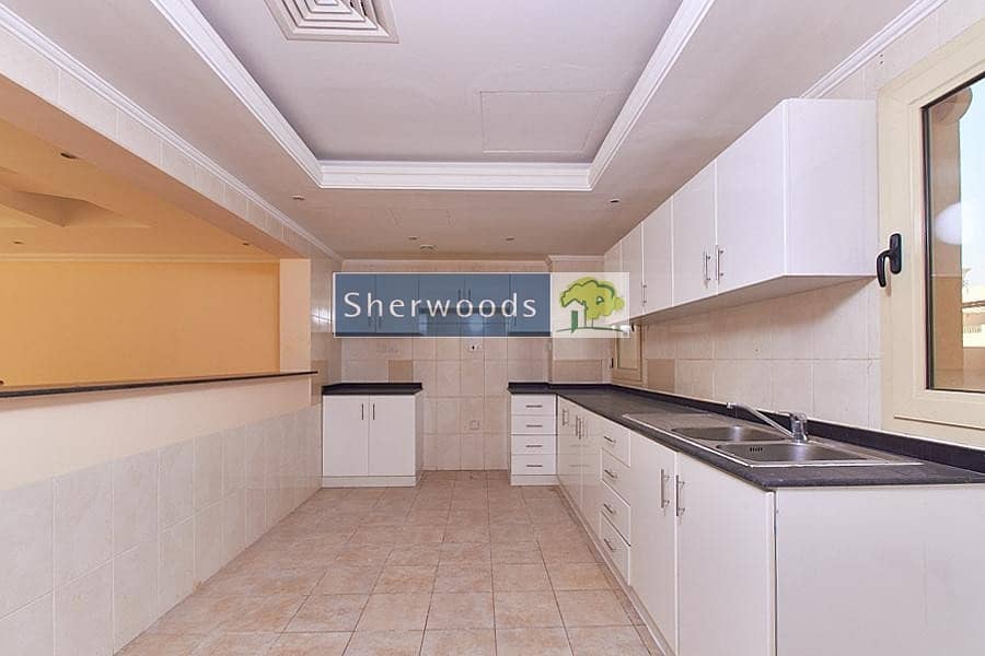 3 Upgraded Kitchen - Large Plot - Walk to the Beach!