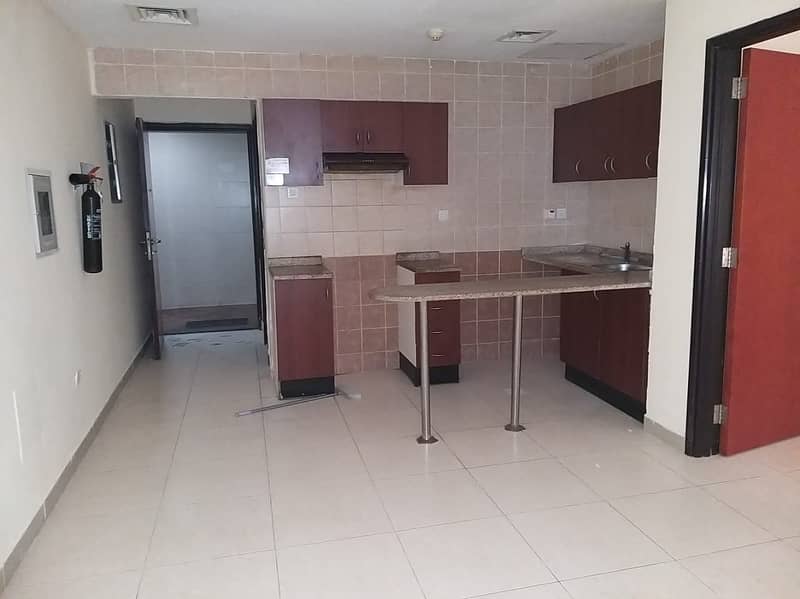 spacious 1 bedroom hall for sale 145k garden city