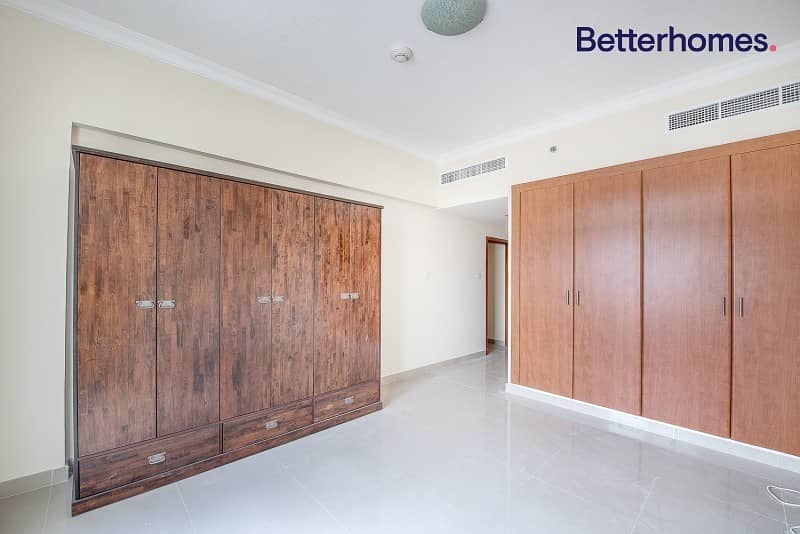 6 Large 2bed | Community View | 2 Parkings