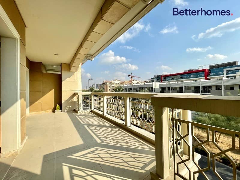 Spacious Unit|Closed Kitchen|Large Balcony|Available Now