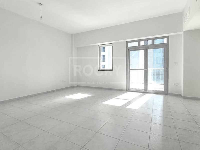 Well maintained|Close To Metro|Mid Floor|SZR View