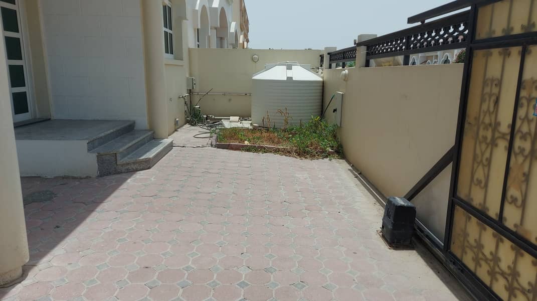 3 BED ROOM  VILLA  WITH COVERED  PARKING //  MAID ROOM // PRIVATE  ENTRANCE