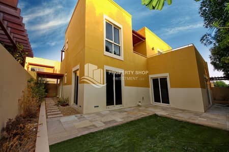 Perfectly Designed Immaculate Villa w/ Pvt Garden! Perfectly Designed Immaculate Villa w/ Pvt Garden!