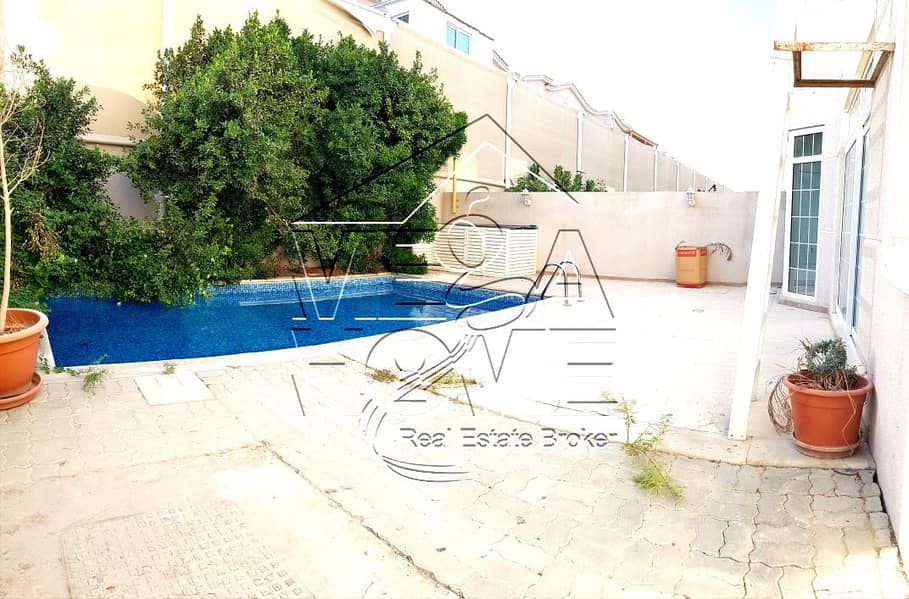 Euro Style 4 Bed Villa W/ Private Entrance and Swimming Pool. .