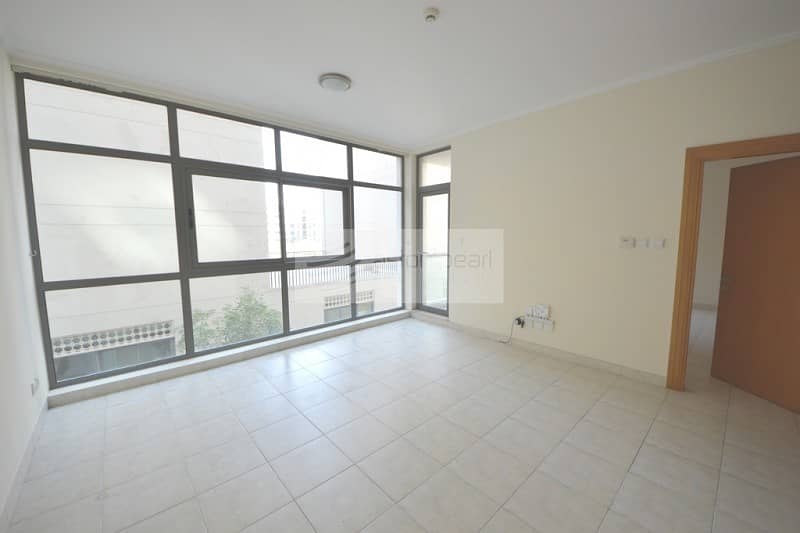 Bright and Spacious 1 BR || Chiller Free || Vacant