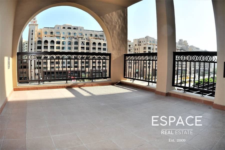 Lovely 1 Bed | Spacious | Great Building