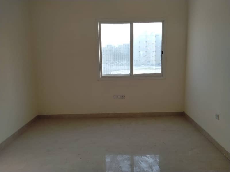 شقة في كورنيش عجمان 2 غرف 33000 درهم - 4884849