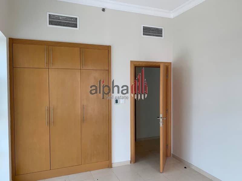 4 Large 1 BHK | Canal Facing | Vacant | Business Bay