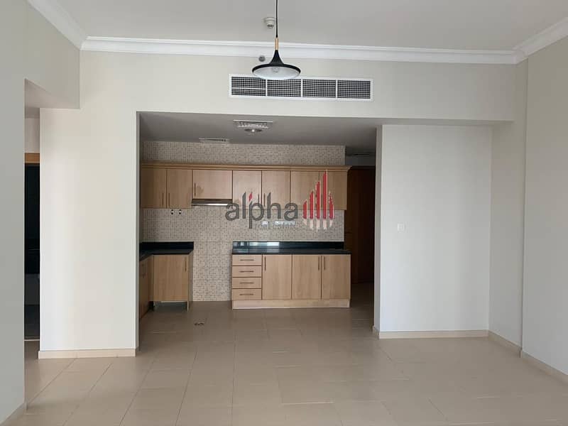 10 Large 1 BHK | Canal Facing | Vacant | Business Bay