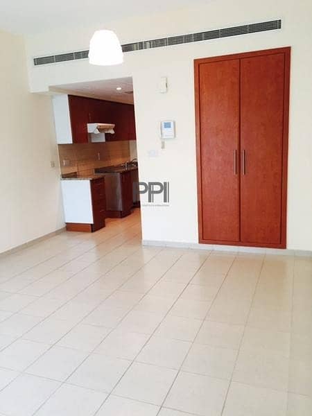 Well maintained and bright studio with balcony