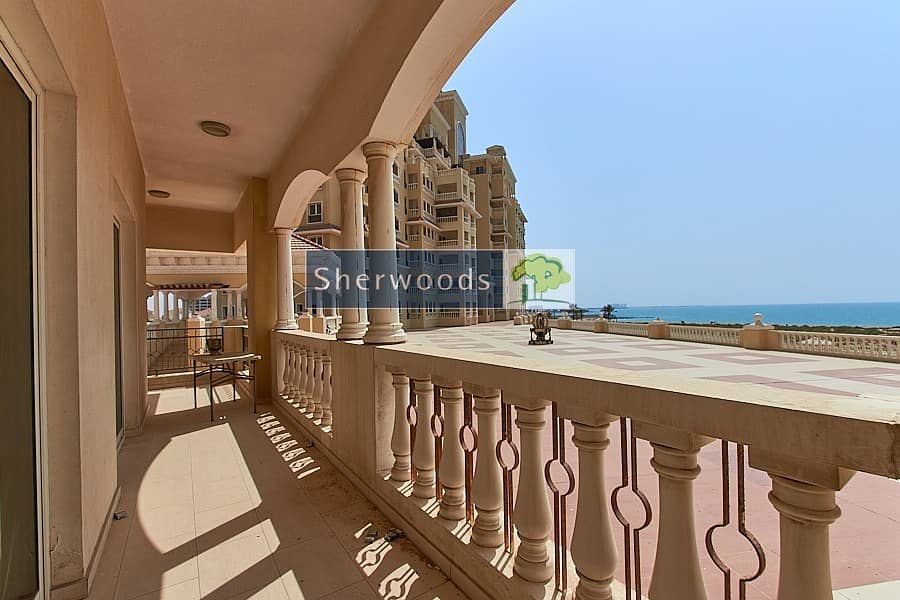 Corner Unit with Sea Views - Walk to Beach - Free Gym Corner Unit with Sea Views - Walk to Beach - Free Gym