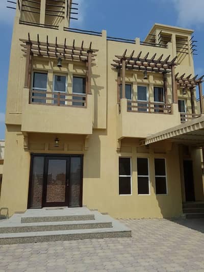 A large space villa with a second central air-condition. A large space villa with a second central air-condition.
