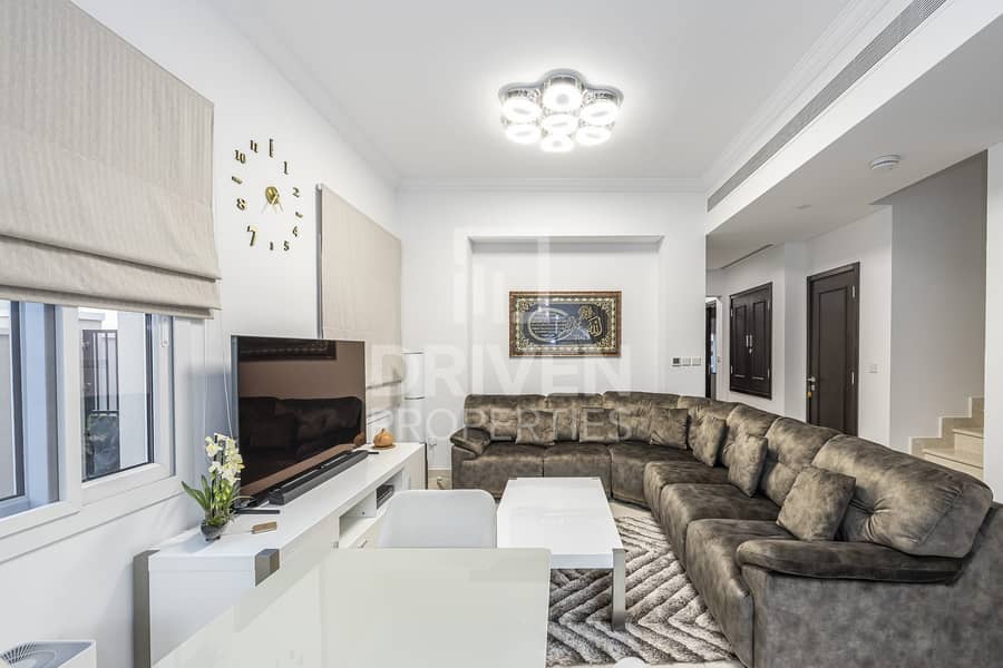 Bright & Fully Furnished | Corner Villa Bright & Fully Furnished | Corner Villa