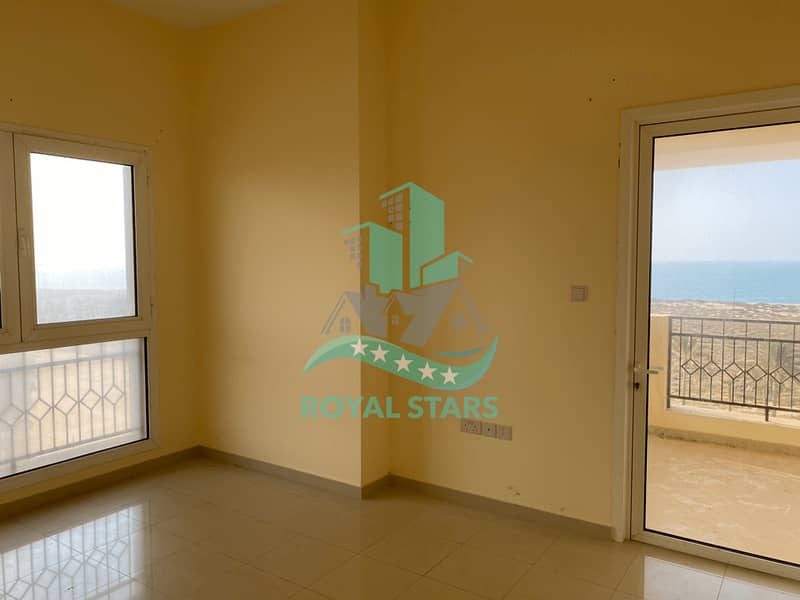 6 Stunning Two bedrooms apartment Sea View