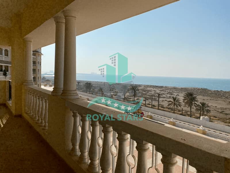 10 Stunning Two bedrooms apartment Sea View