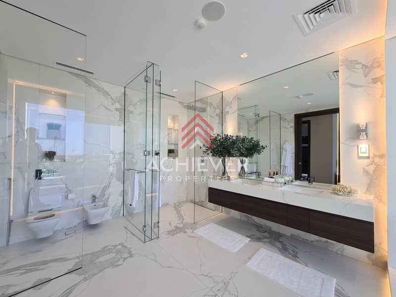 13 Elegant High-End 6BR Luxury Villa