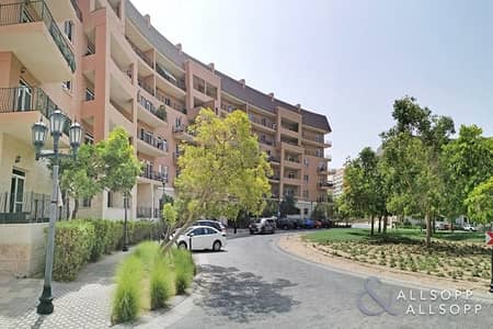 Corner Unit | Two Bedrooms | Circus Facing Corner Unit | Two Bedrooms | Circus Facing